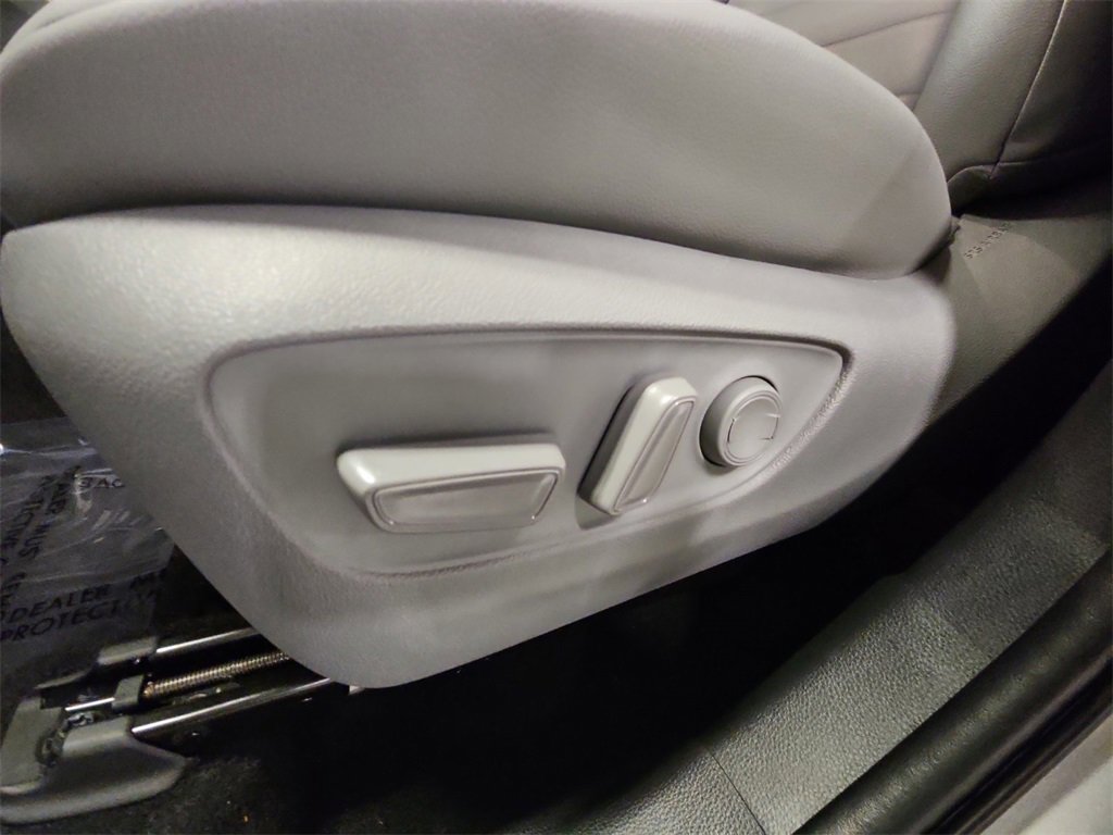 Used 2023 Toyota Highlander XLE image 13