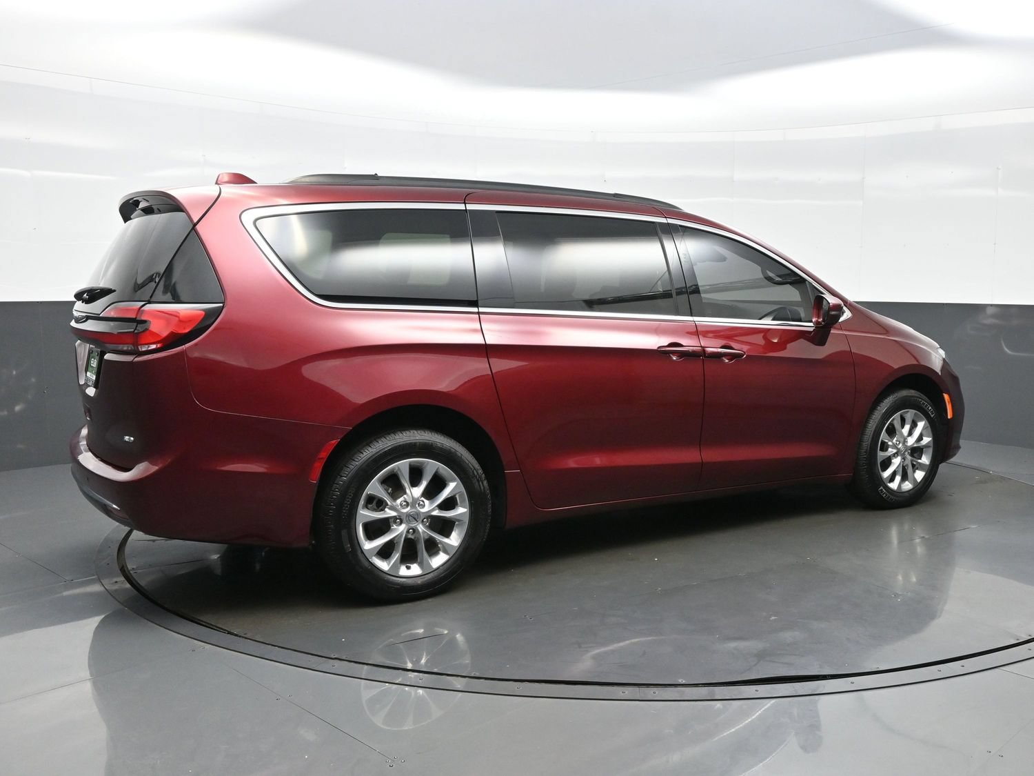 Used 2022 Chrysler Pacifica Touring-L AWD/4WD image 8