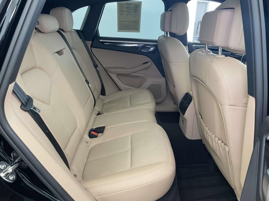 Certified 2023 Porsche Macan AWD/4WD image 22