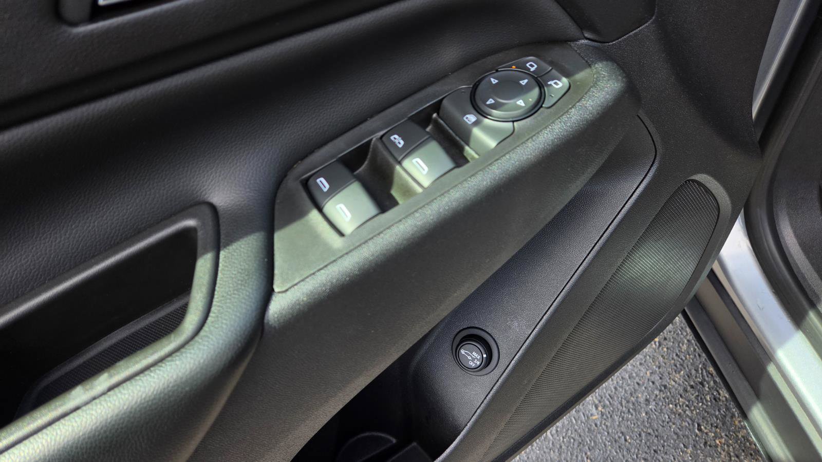 Used 2023 Chevrolet Equinox LT image 18