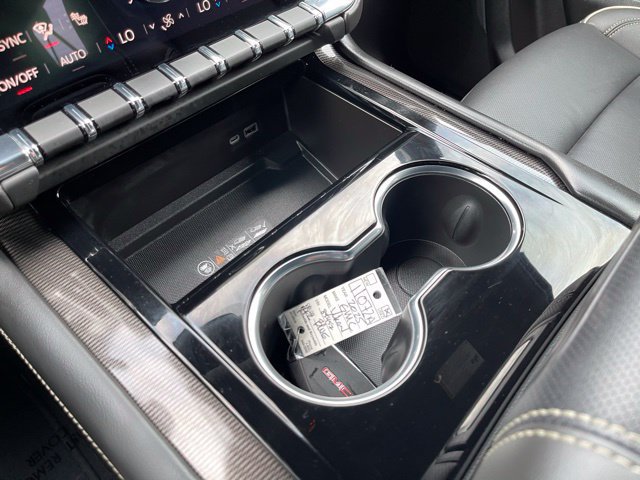 Used 2025 GMC Yukon XL Elevation AWD/4WD image 14