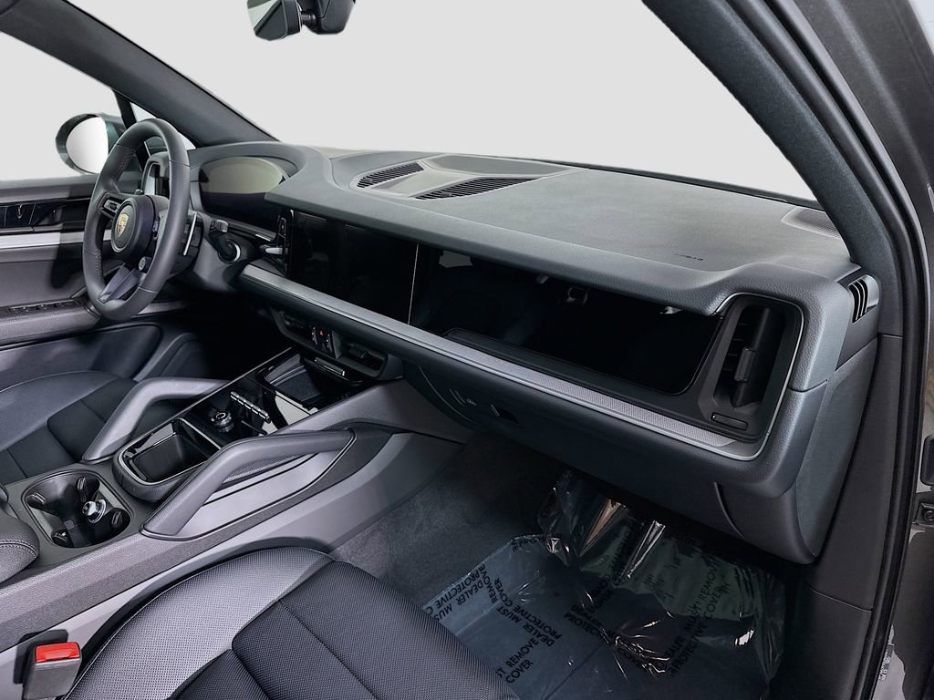 Certified 2025 Porsche Cayenne AWD/4WD image 31