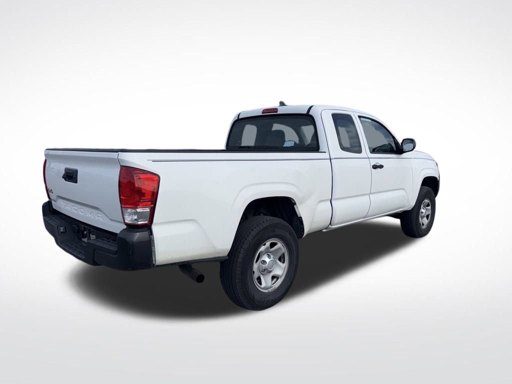 Used 2018 Toyota Tacoma SR image 4