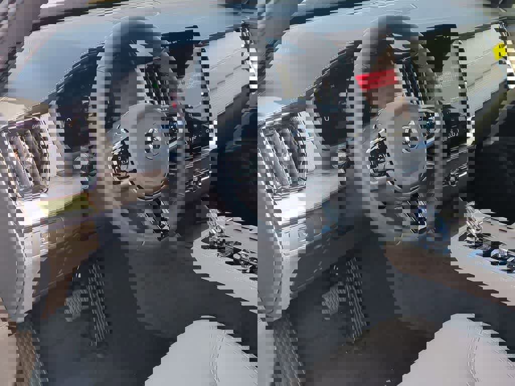 Used 2026 Volvo XC90 B5 Plus w/ Protection Package Premier image 2