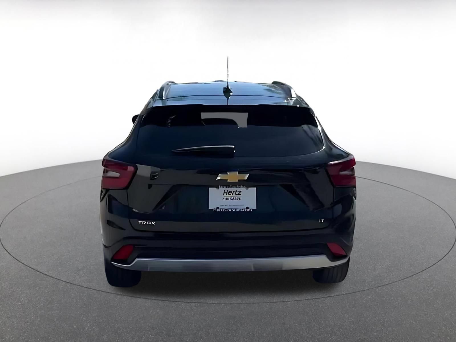 Used 2025 Chevrolet Trax LT FWD image 12