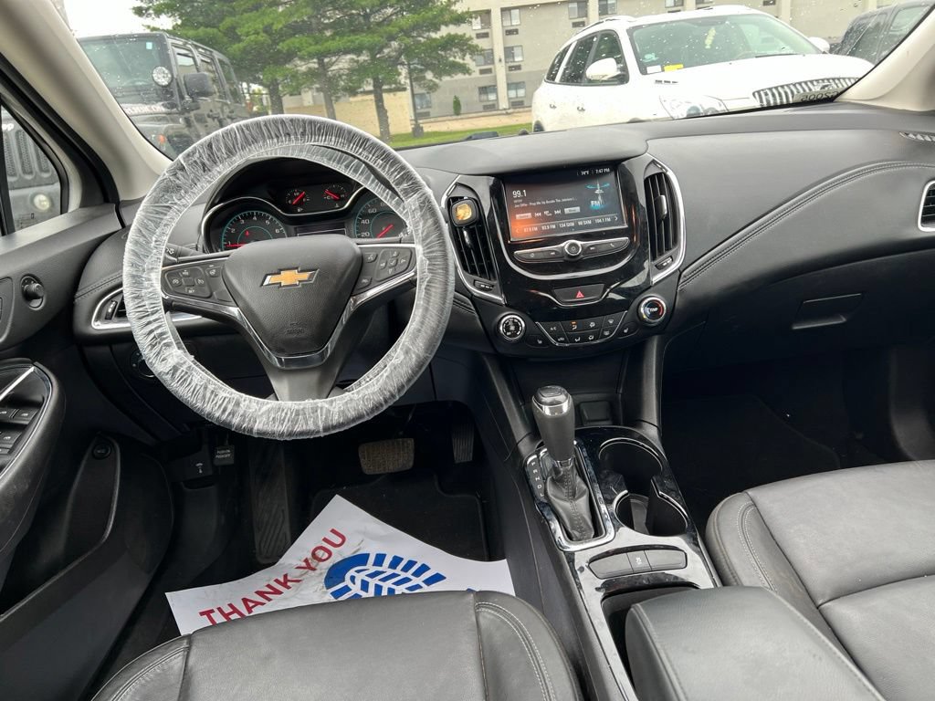 Used 2018 Chevrolet Cruze Premier FWD image 7