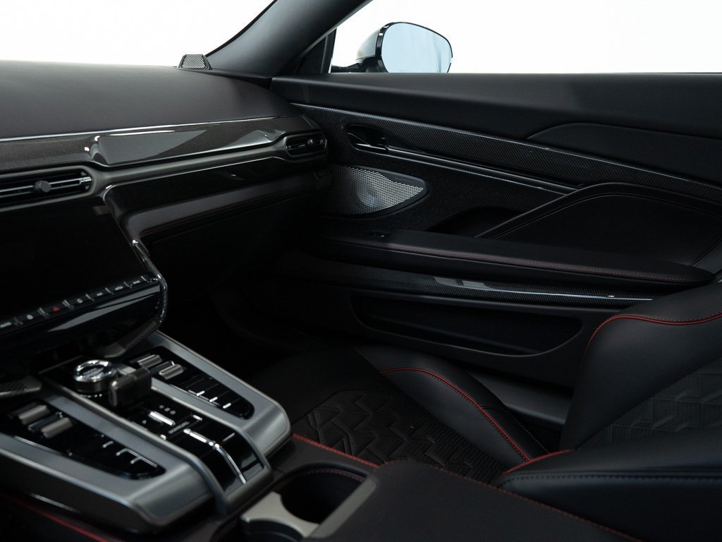 Used 2025 Aston Martin Vanquish RWD image 24