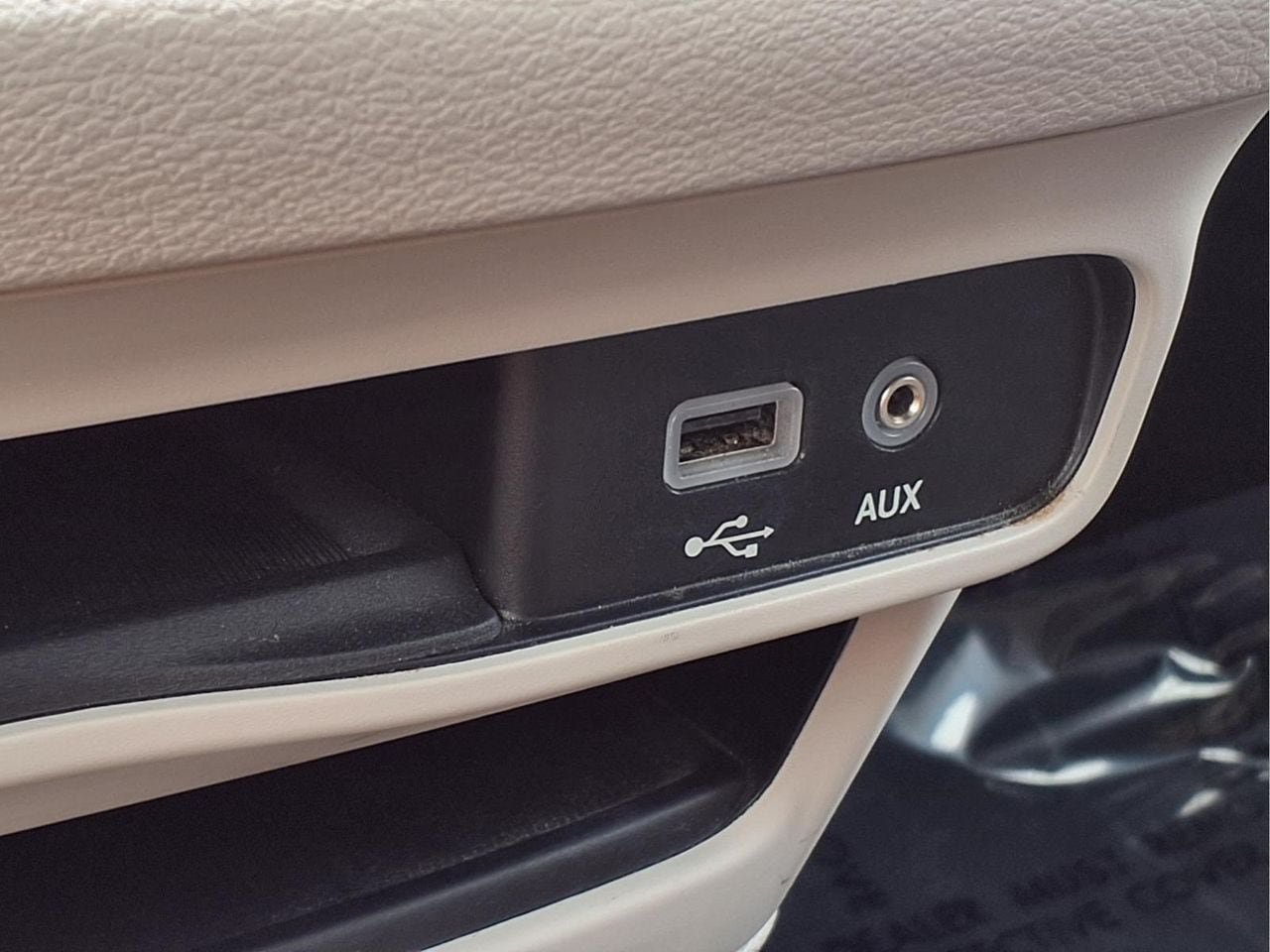 Used 2018 Chrysler Pacifica Touring-L FWD image 18