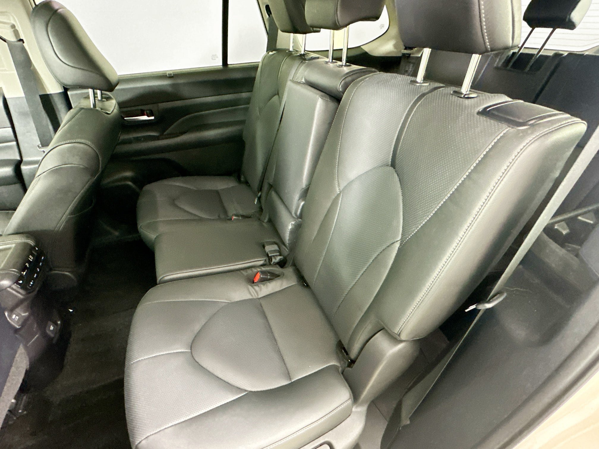 Used 2024 Toyota Grand Highlander AWD image 28