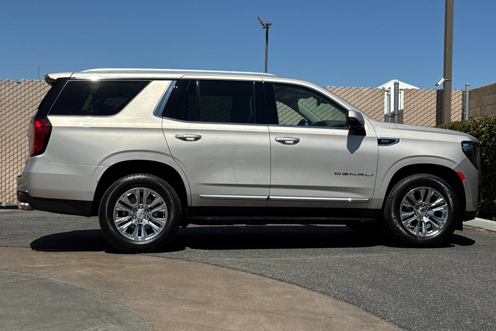 Certified 2023 GMC Yukon Denali AWD/4WD image 3