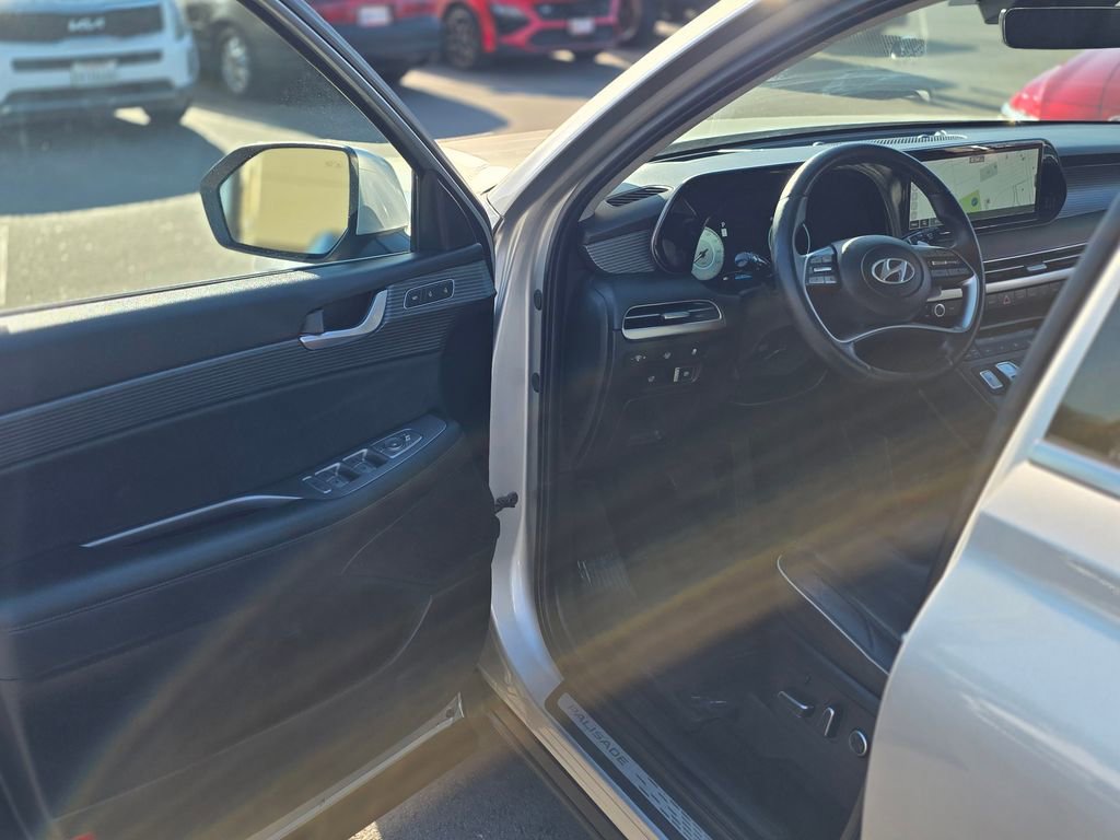 Used 2023 Hyundai Palisade Limited image 38