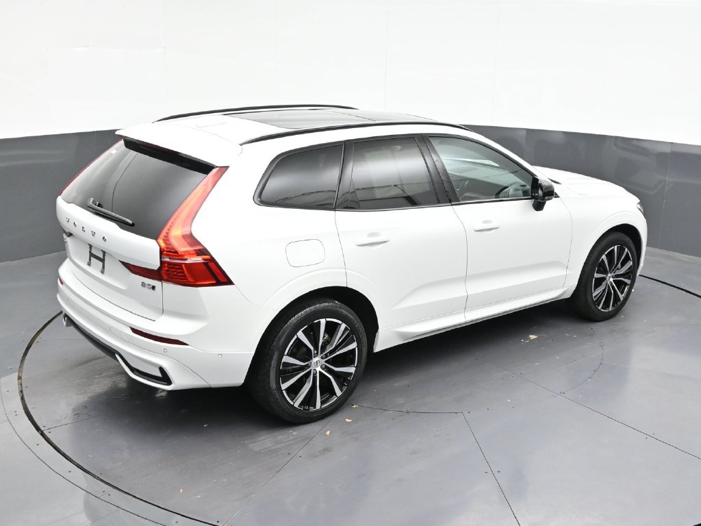 Certified 2024 Volvo XC60 B5 Plus AWD/4WD image 23