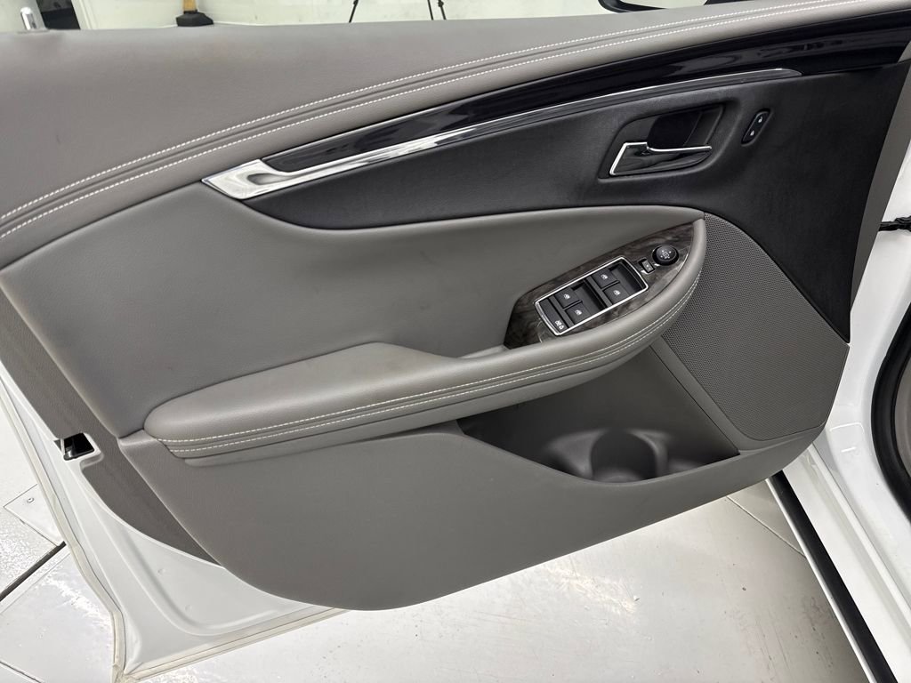 Used 2014 Chevrolet Impala LT w/ Convenience Package image 11