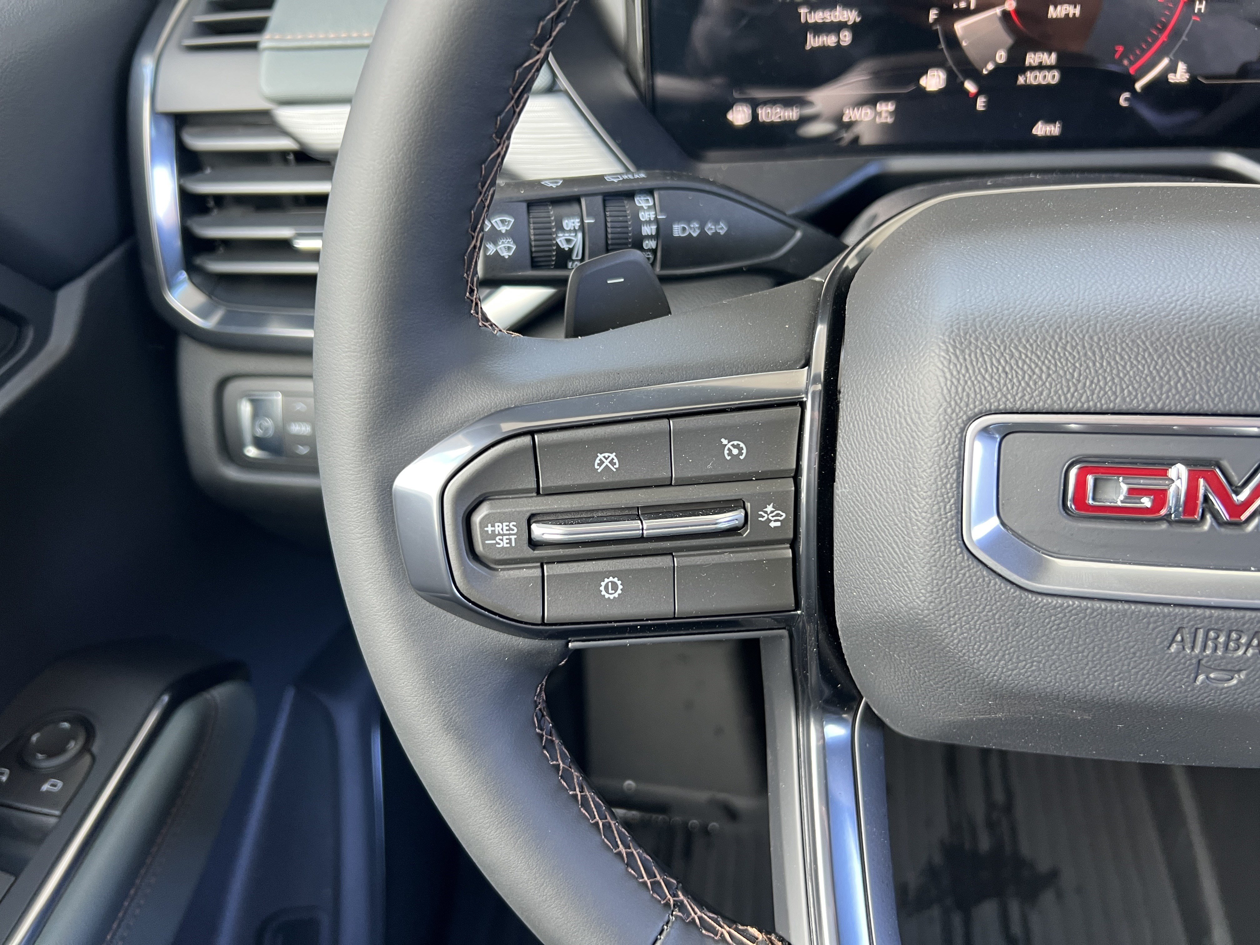 New 2026 GMC Acadia AT4 w/ Luxury Package AWD/4WD image 31