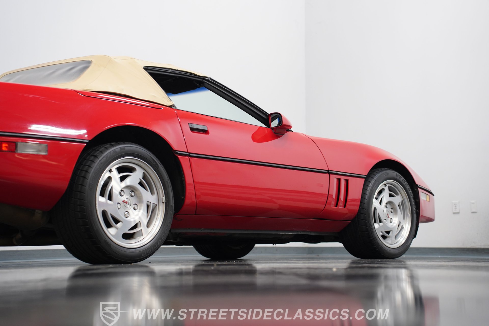 Used 1990 Chevrolet Corvette Convertible RWD image 29