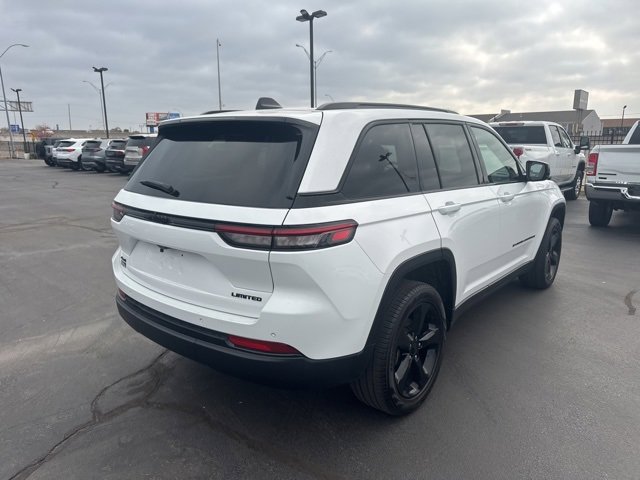 Used 2023 Jeep Grand Cherokee Limited w/ Black Appearance Package image 3