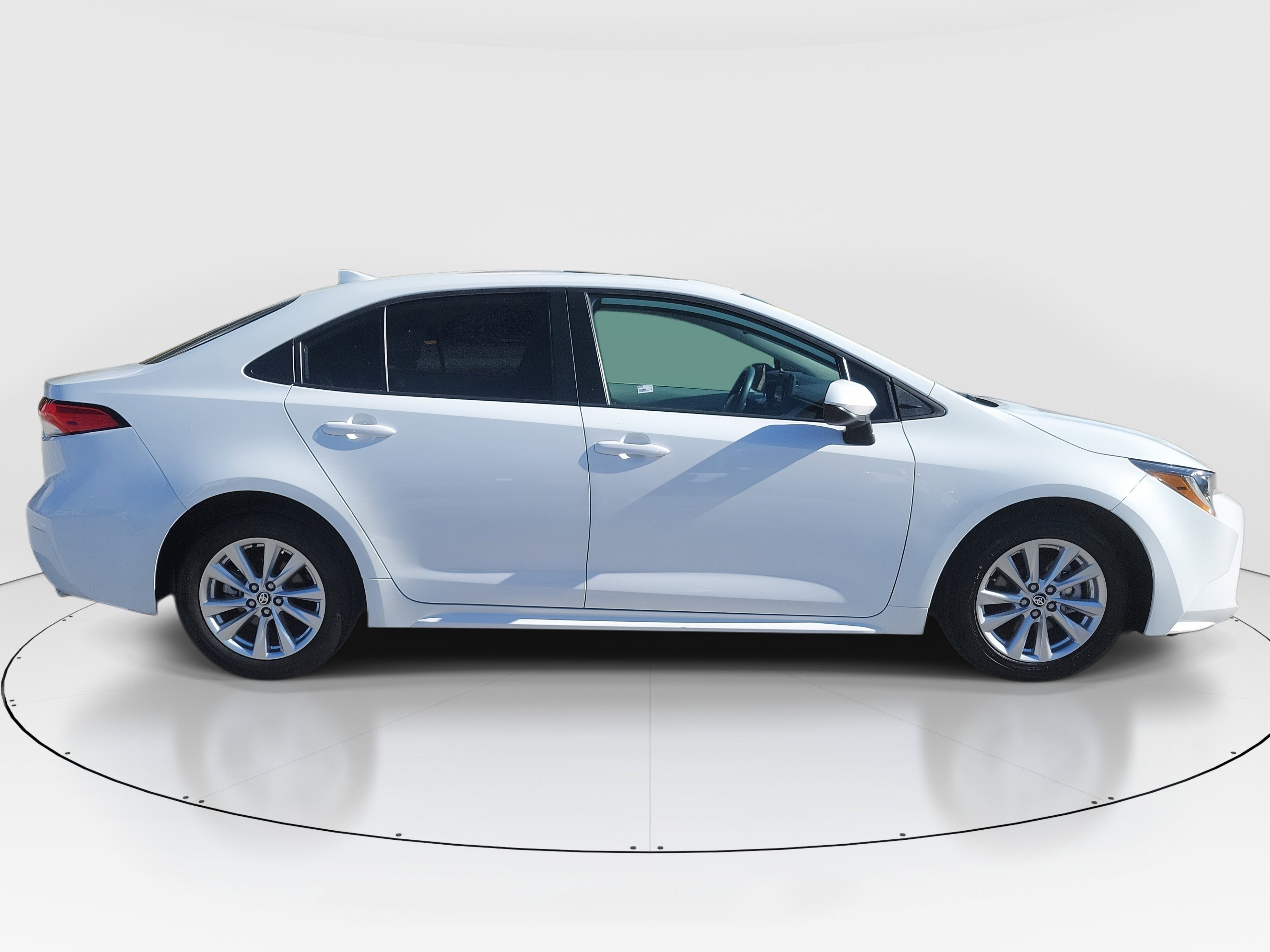 Used 2023 Toyota Corolla LE w/ LE Premium Package image 2