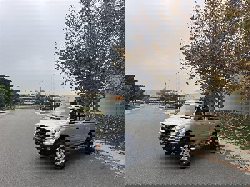 Used 2000 Toyota Tacoma PreRunner image 1