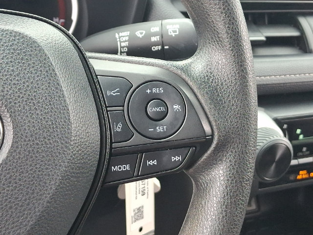 Used 2024 Toyota RAV4 LE AWD/4WD image 8