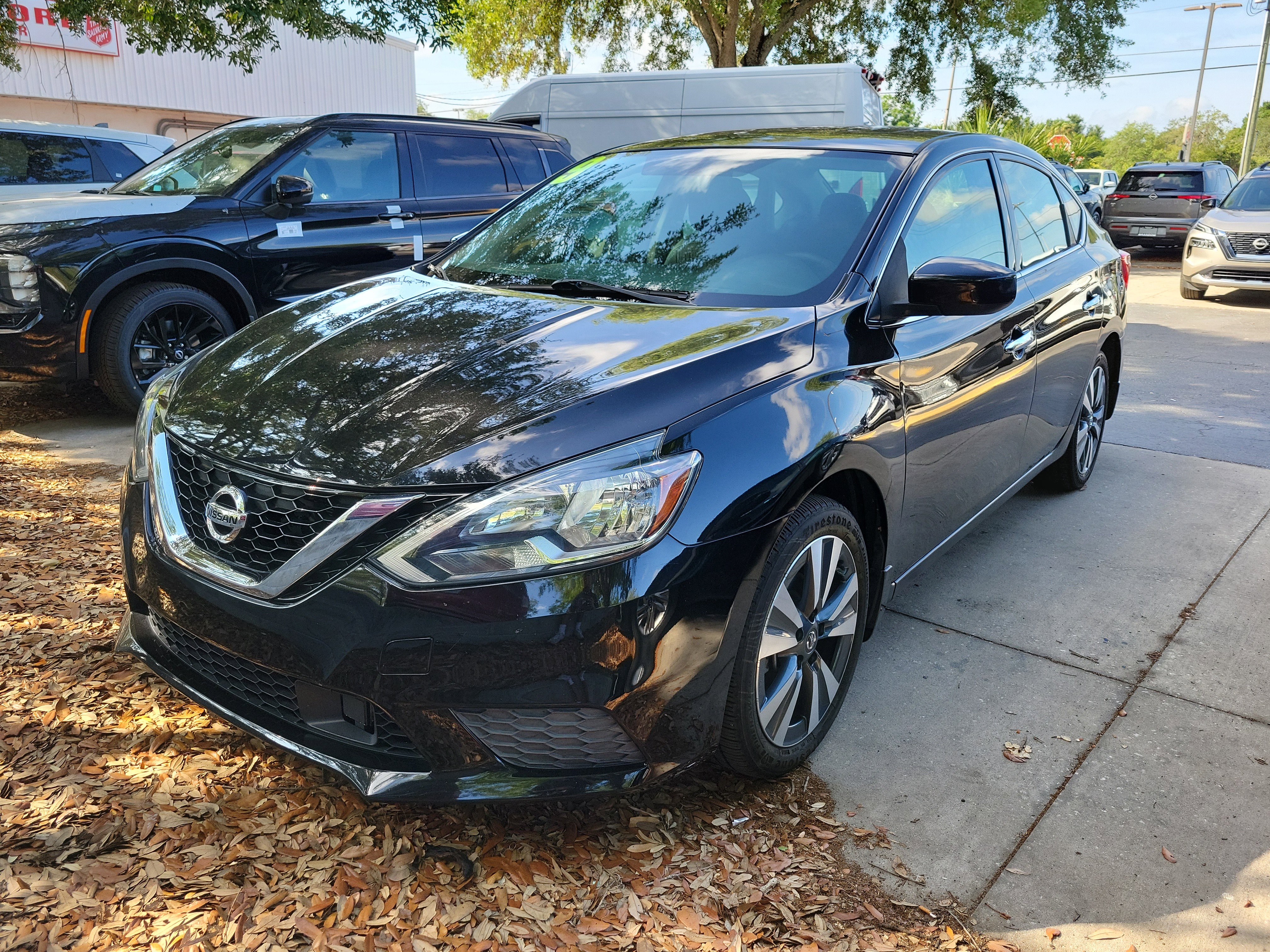 Used 2019 Nissan Sentra SV w/ Special Edition Package FWD image 2