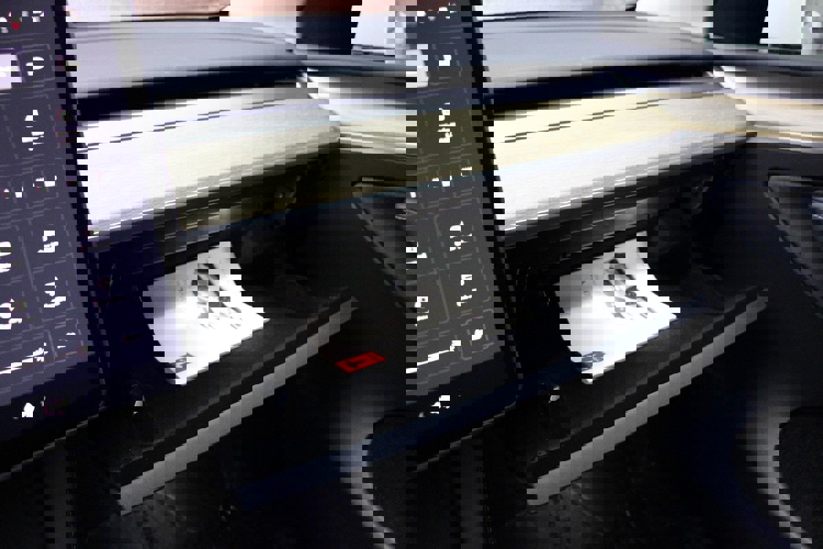 Used 2022 Tesla Model Y Long Range image 34