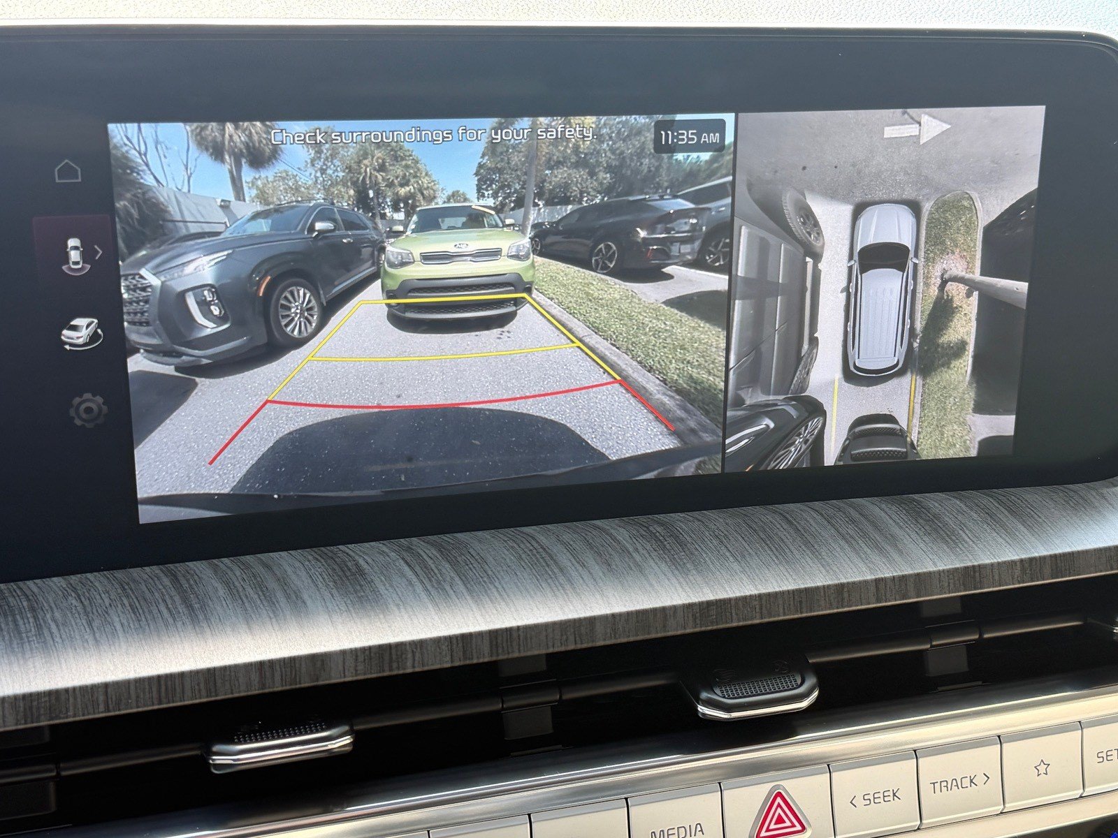 Used 2025 Kia Telluride SX w/ SX Captain's Chair Package FWD image 19