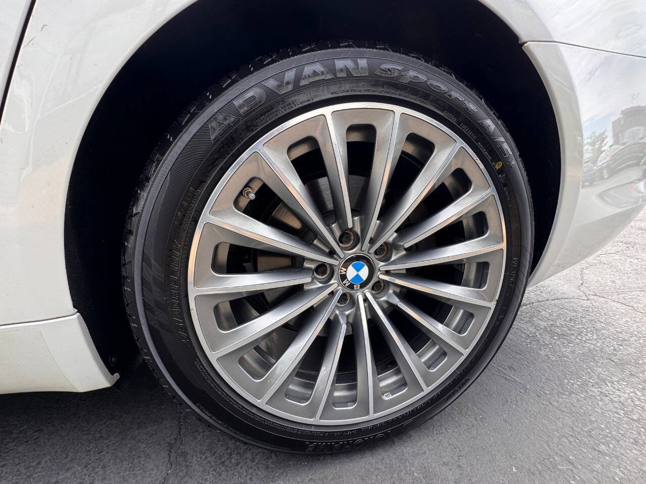 Used 2011 BMW 740i RWD image 29