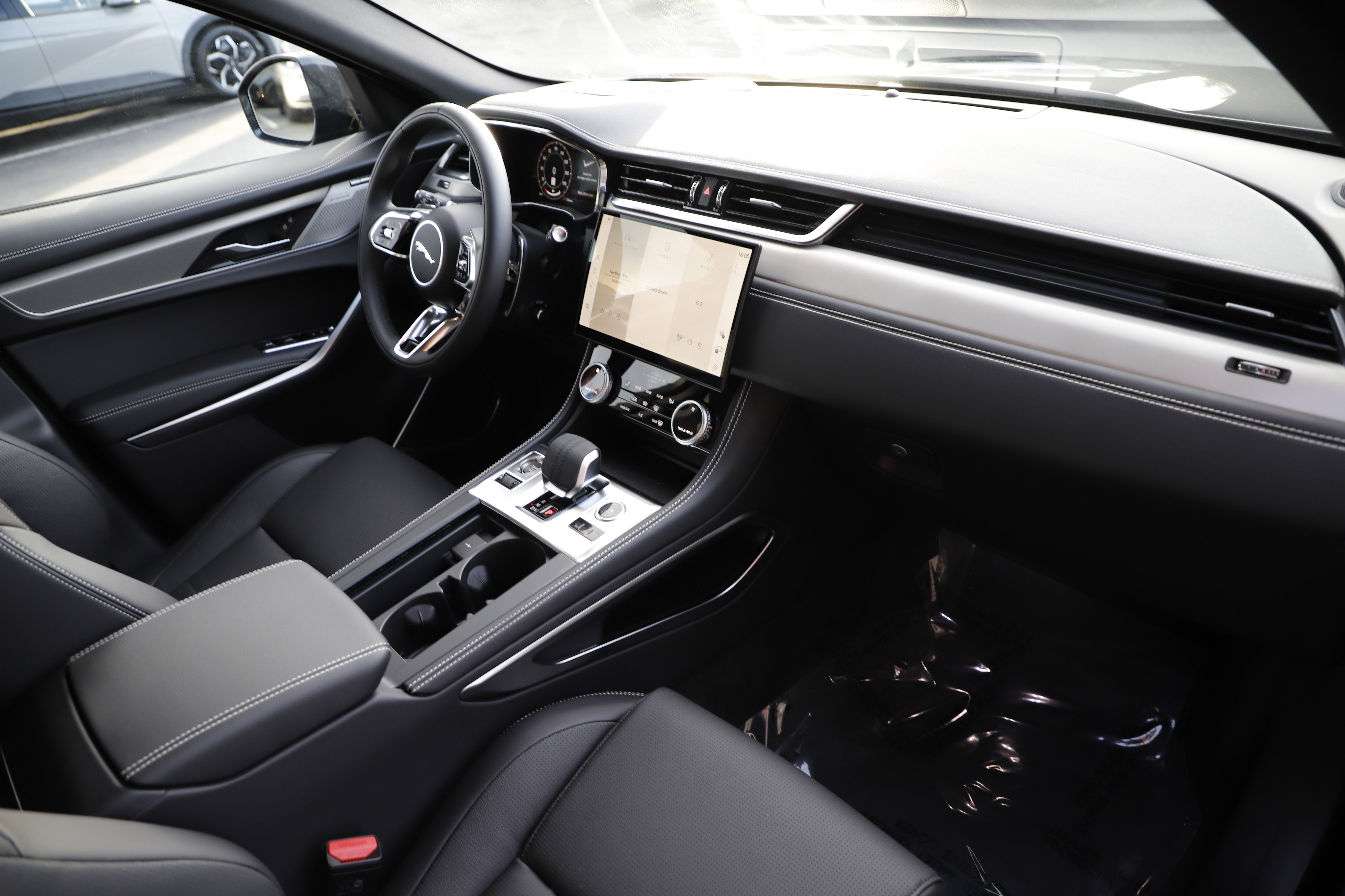 New 2026 Jaguar F-PACE R-Dynamic S AWD/4WD image 9