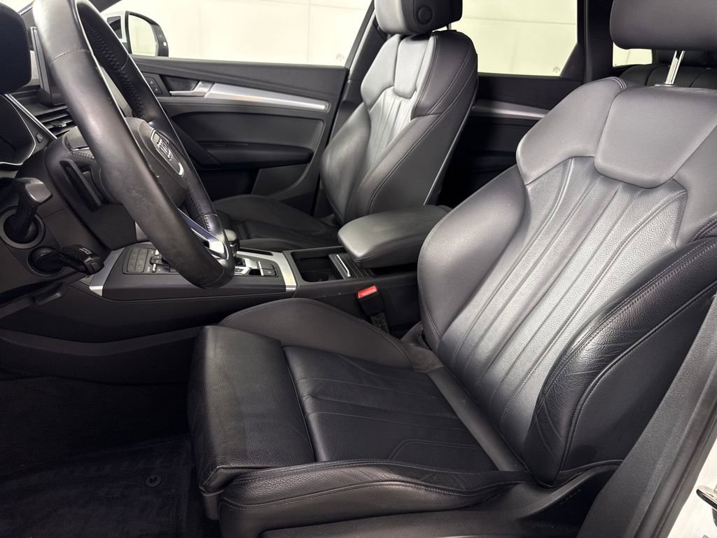 Used 2020 Audi Q5 2.0T Premium w/ Titanium Sport Package image 11