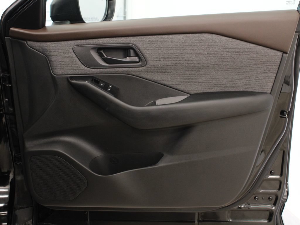Used 2023 Nissan Rogue S FWD image 14