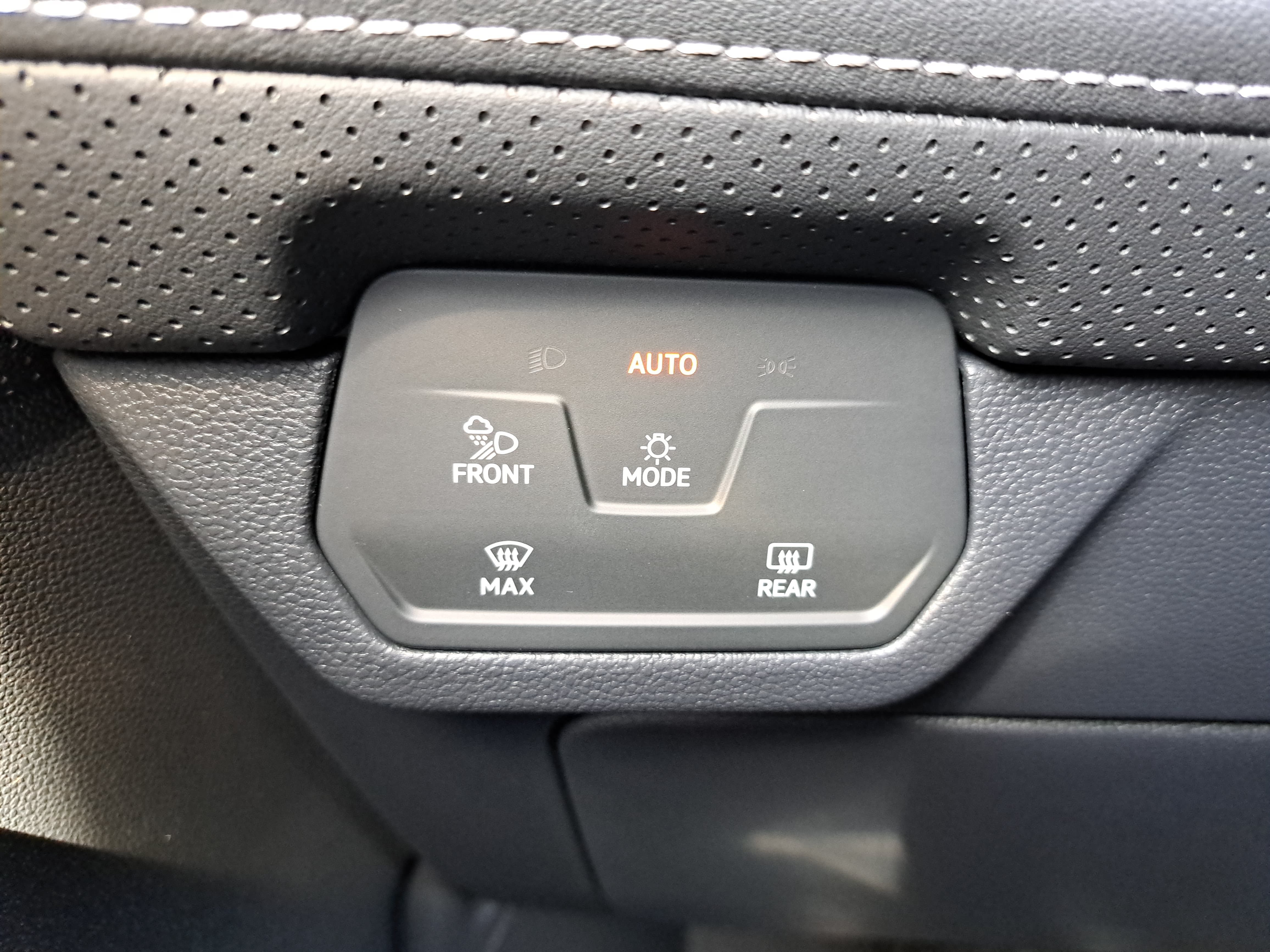 New 2026 Volkswagen Atlas Cross Sport SE AWD/4WD image 26