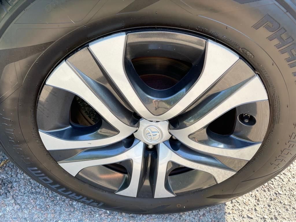 Used 2017 Toyota RAV4 LE FWD image 9