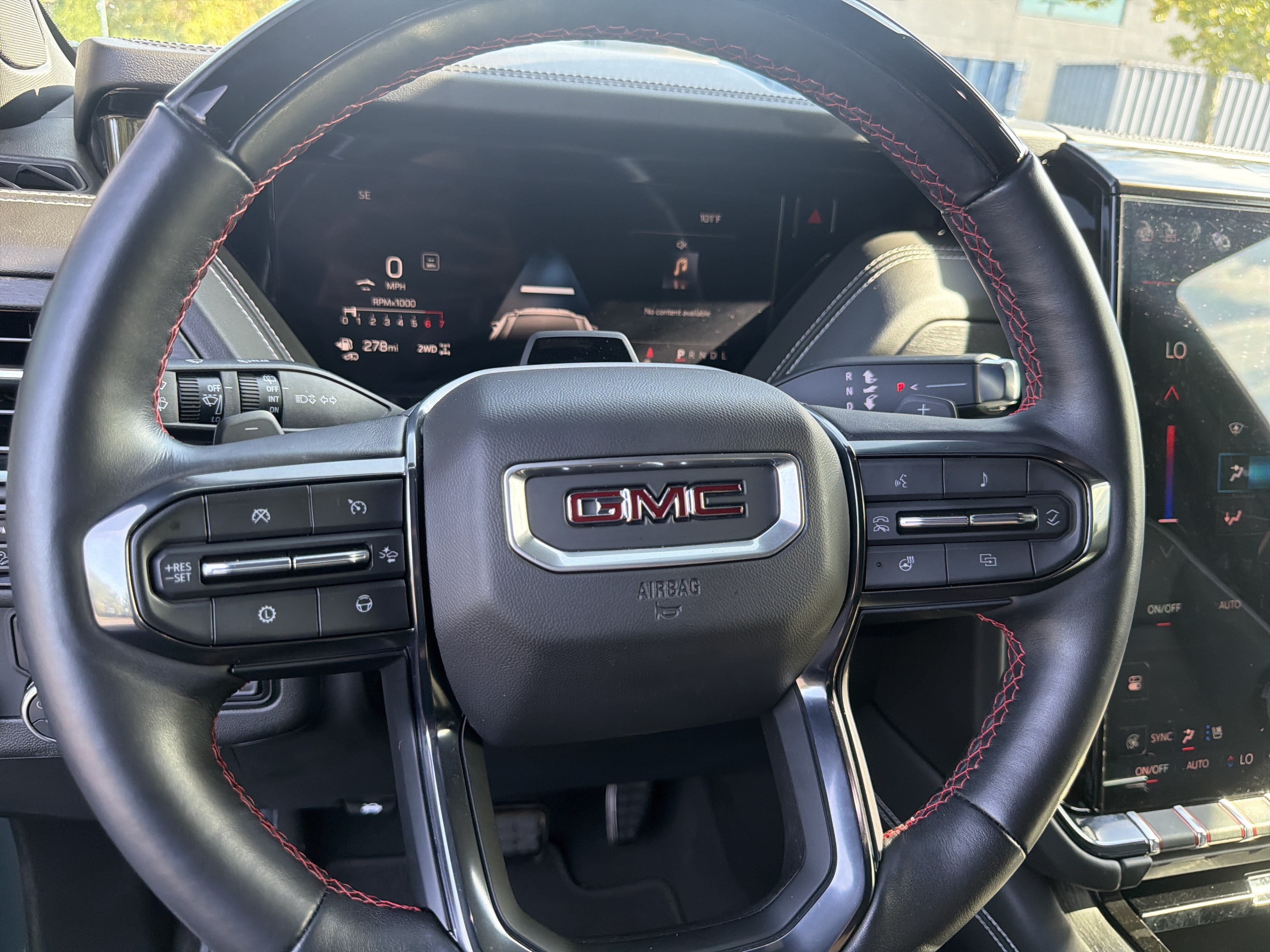 Used 2025 GMC Yukon AT4 Ultimate AWD/4WD image 11