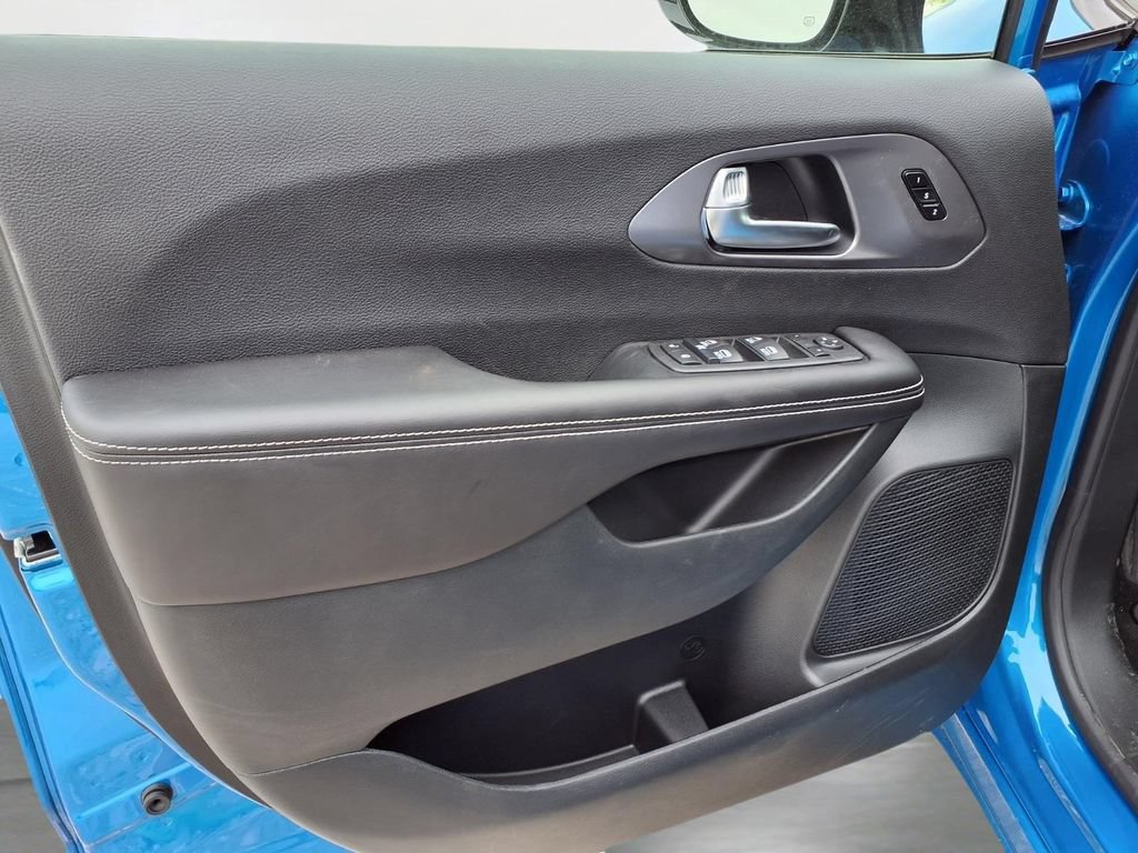 New 2026 Chrysler Pacifica Select w/ S Appearance Package FWD image 13