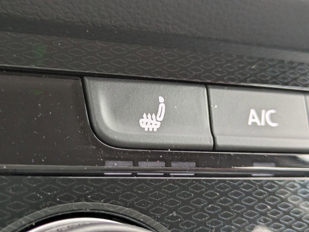 Certified 2025 Volkswagen Taos S image 22