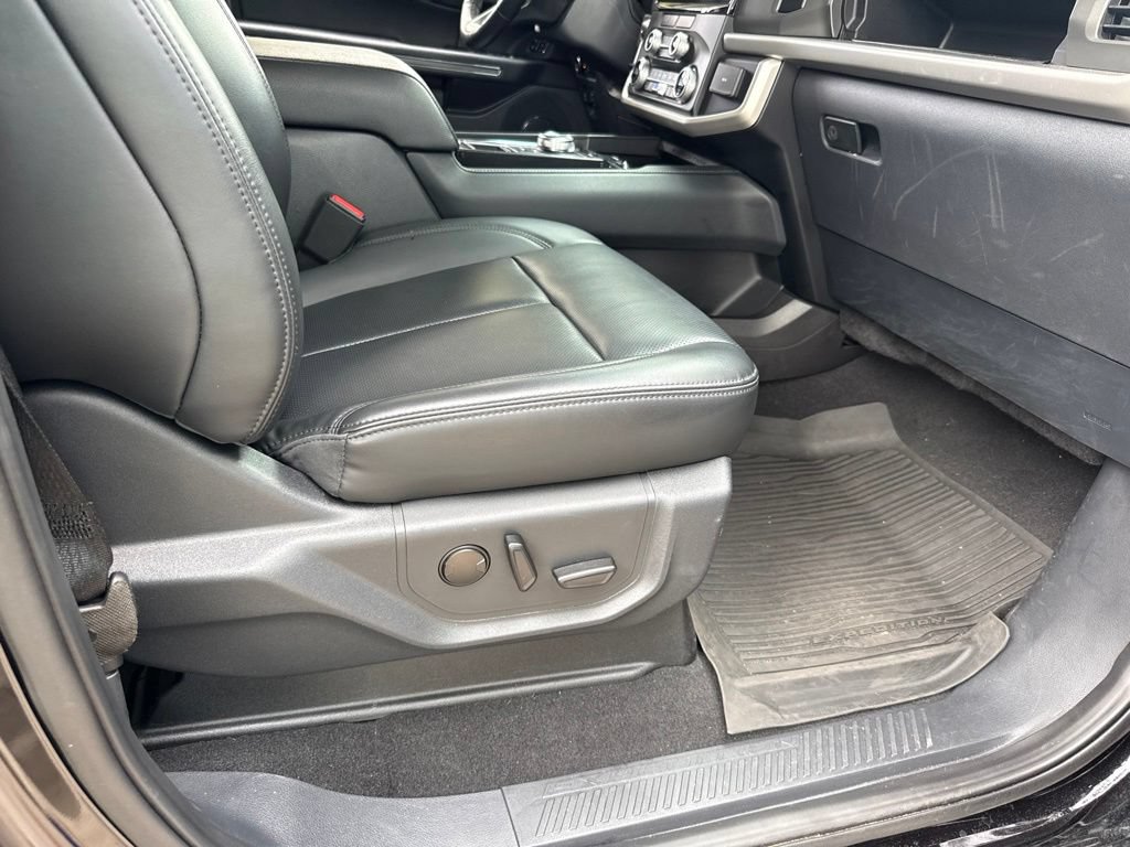 Used 2023 Ford Expedition XLT RWD image 18