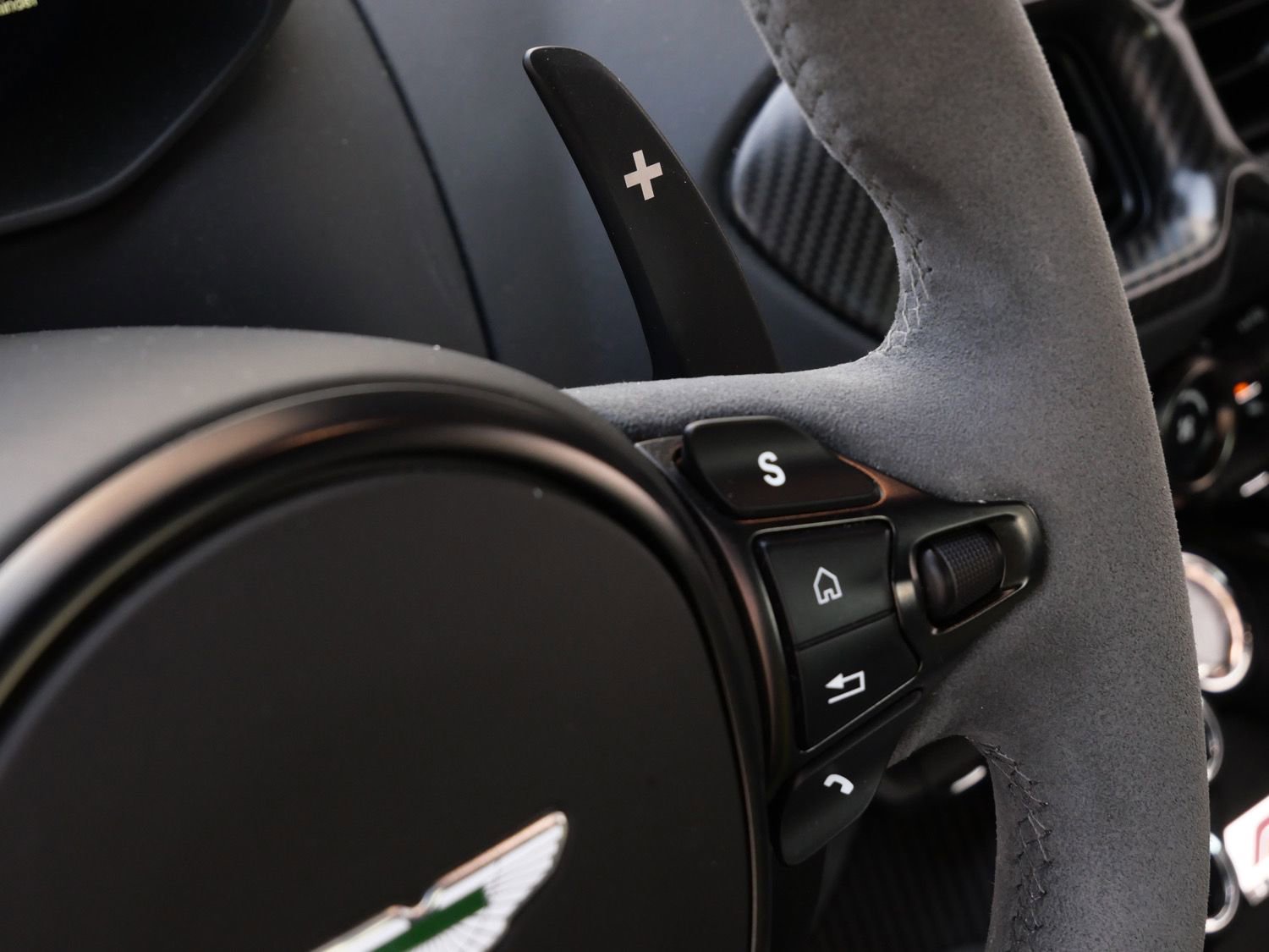 Used 2023 Aston Martin V8 Vantage Coupe image 21