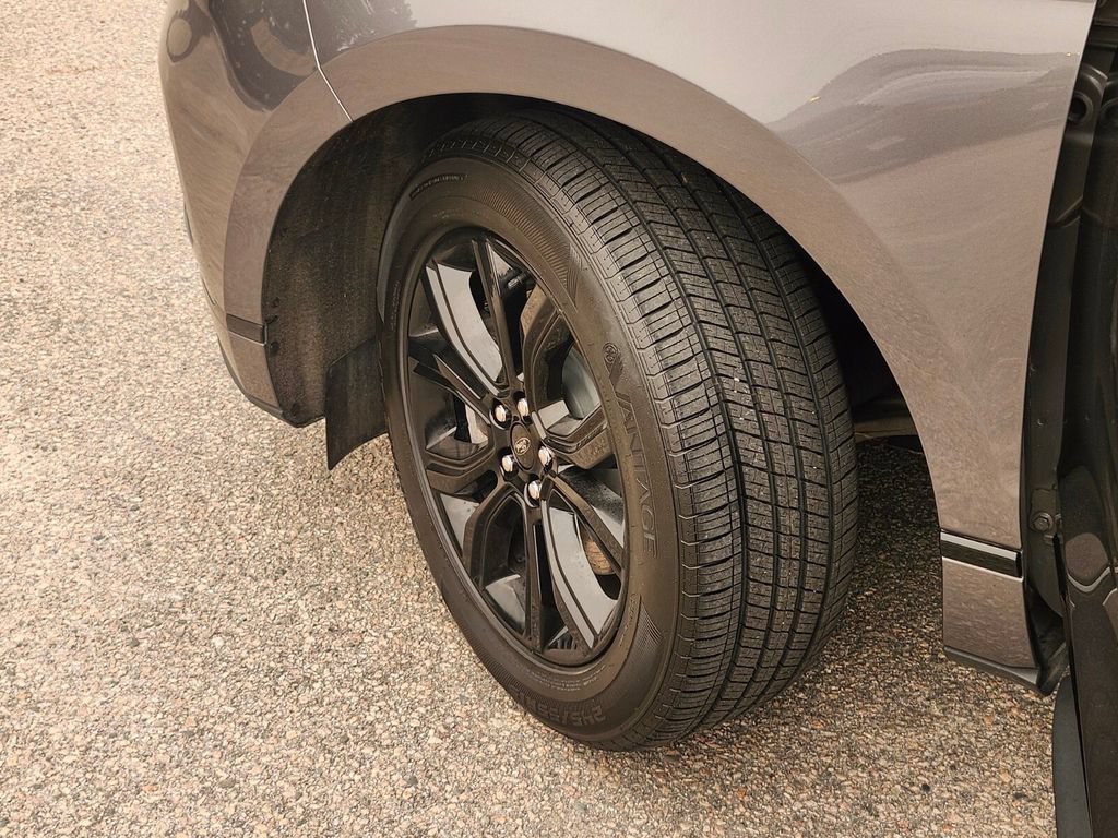 Certified 2022 Ford Edge SE w/ Black Appearance Package AWD/4WD image 33