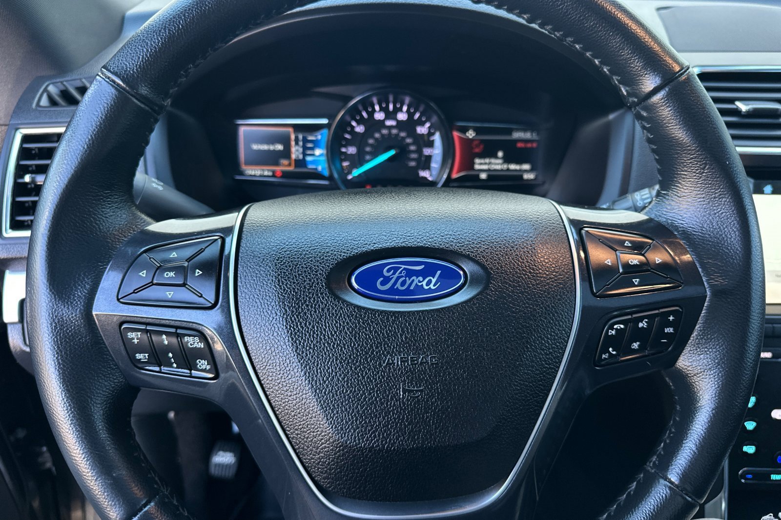 Used 2018 Ford Explorer Limited w/ Equipment Group 301A image 24