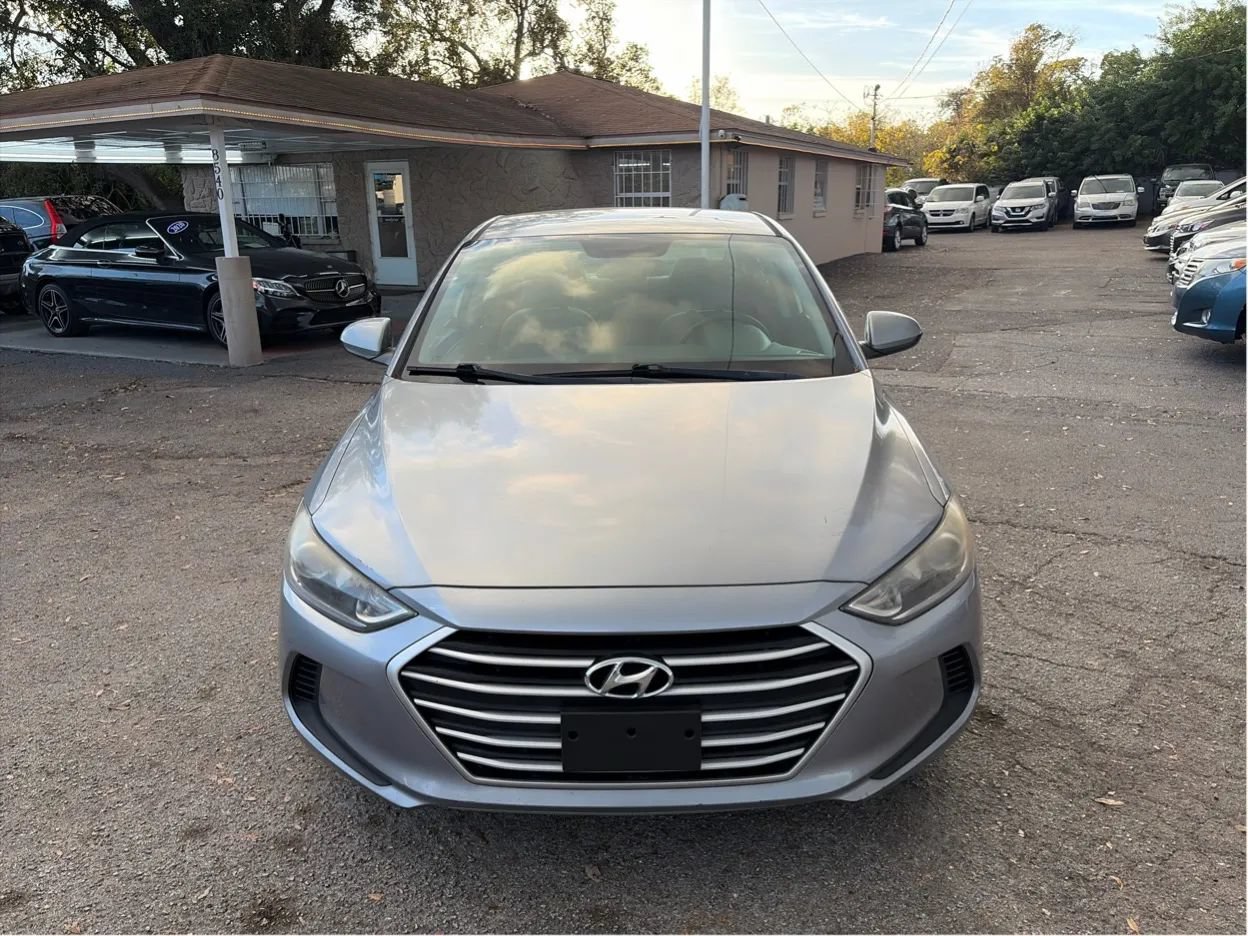 Used 2017 Hyundai Elantra SE FWD image 2