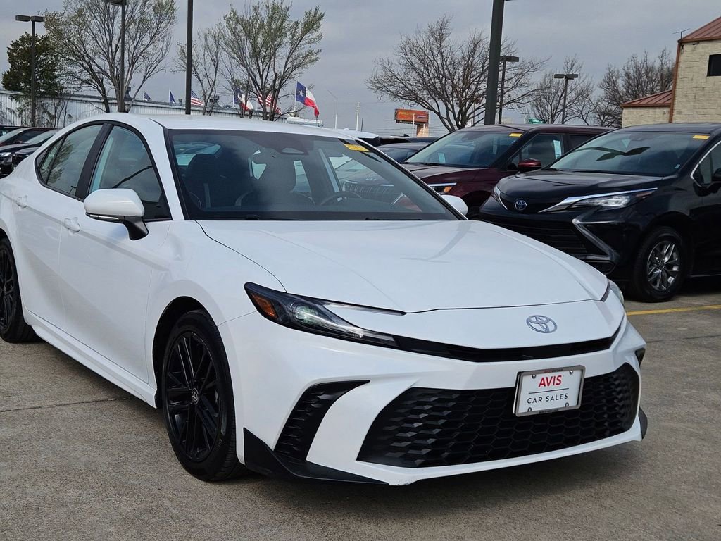 Used 2025 Toyota Camry SE image 9