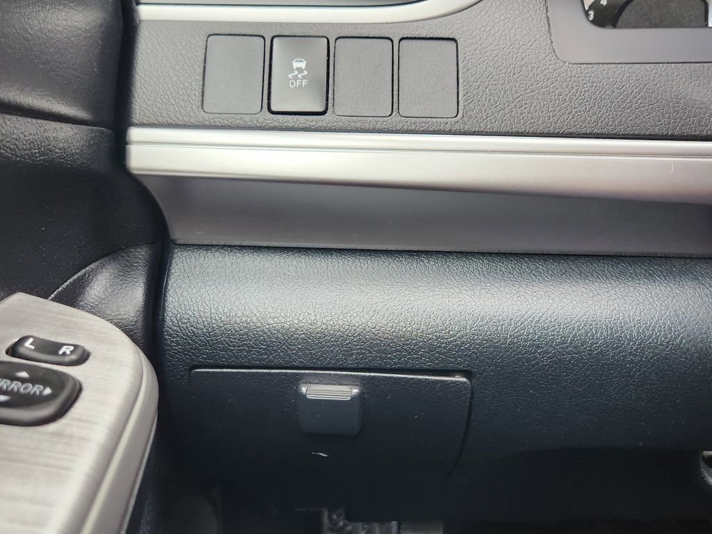 Used 2014 Toyota Camry SE FWD image 12