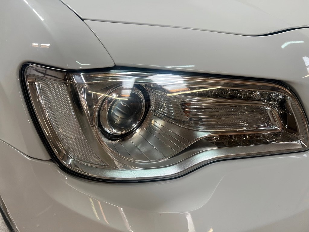 Used 2019 Chrysler 300 Touring L w/ Quick Order Package 22F image 9