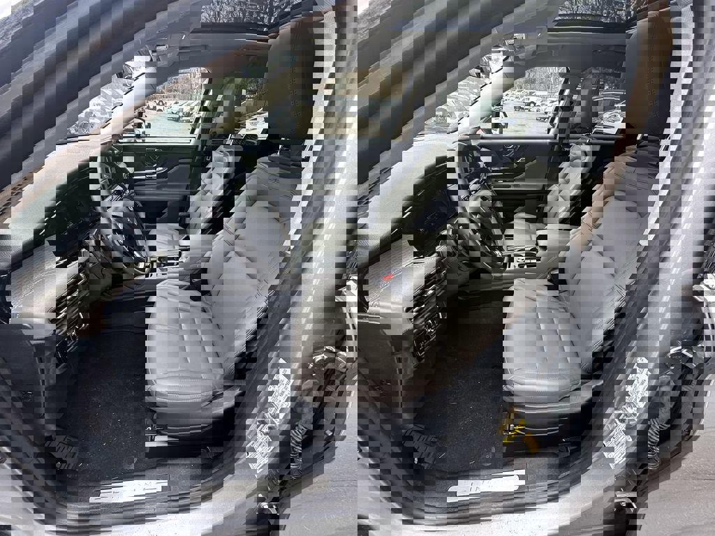 Used 2023 Lincoln Corsair AWD w/ Equipment Group 101A image 9