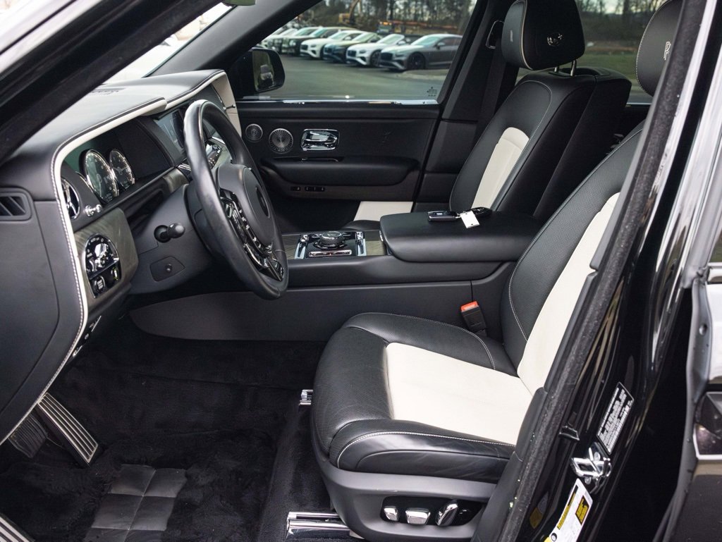 Used 2019 Rolls-Royce Cullinan image 30