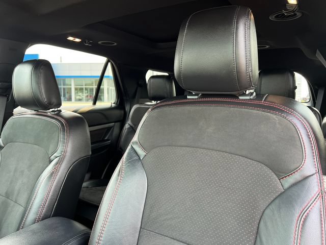 Used 2018 Ford Explorer XLT w/ Equipment Group 202A AWD/4WD image 13