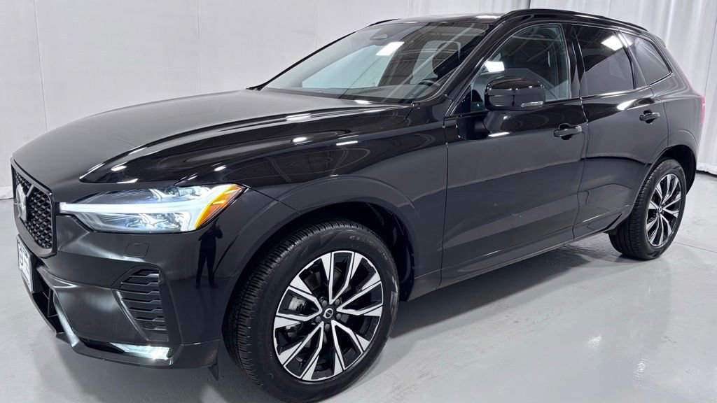 Certified 2025 Volvo XC60 B5 Core AWD/4WD image 1