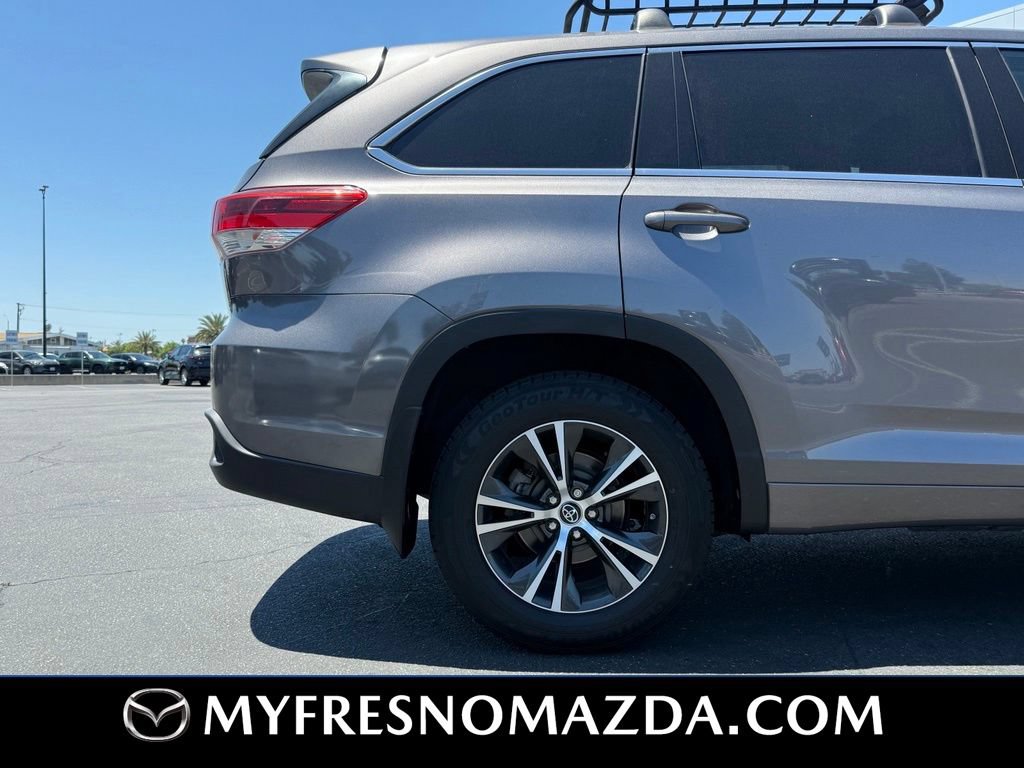 Used 2018 Toyota Highlander Plus w/ Preferred Accessory Package AWD/4WD image 15