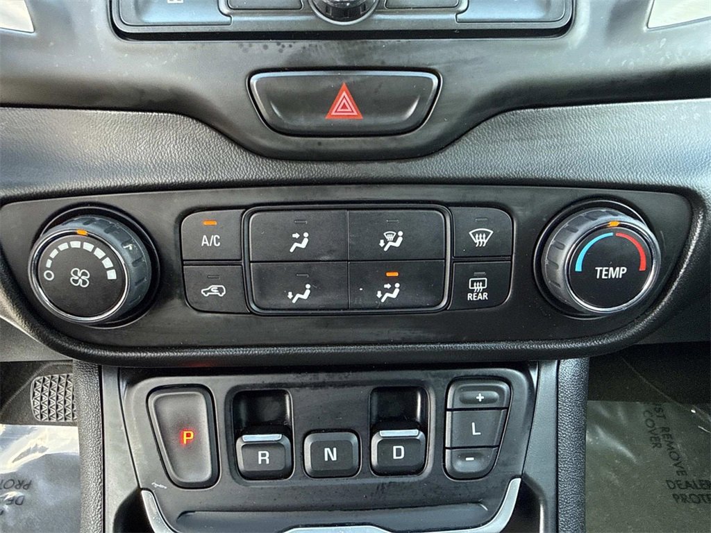 Used 2021 GMC Terrain SLE w/ LPO, Floor Liner Package image 21