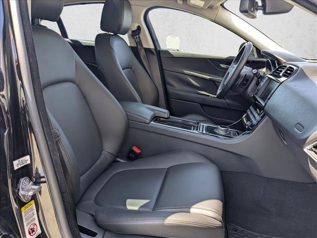 Used 2018 Jaguar XE Premium RWD image 22